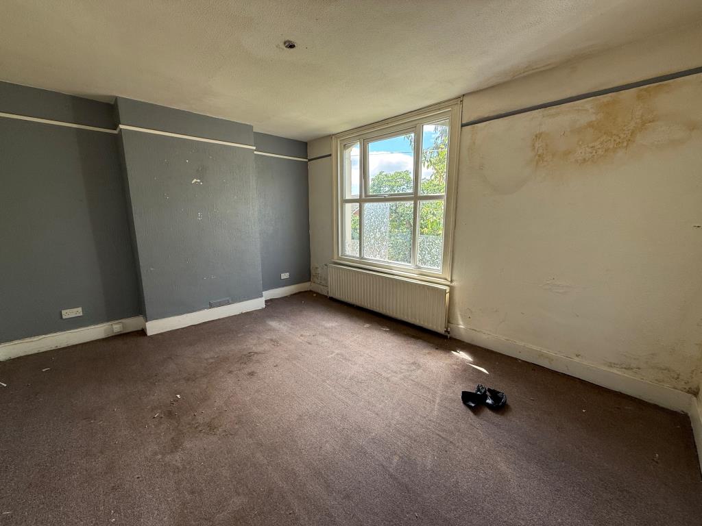 Lot: 97 - PAIR OF FLATS WITH PART VACANT POSSESSION - Upper Flat - Front Room